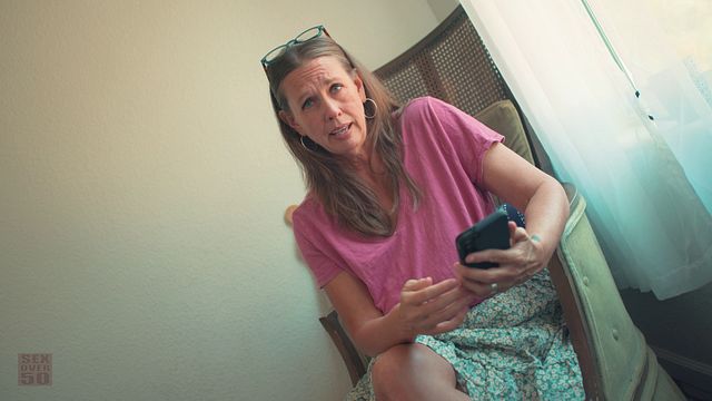 Kayıp parayı soran üvey annesi, üzerindeki elbiseyi çıkarınca hesap sormayı unuttu