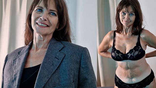 Olgun üvey anne mülakatı beklenmedik creampie ile bitti